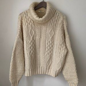 Vintage Avon Knit 100% Wool Chunky Knit Sweater with Turtle Neck.